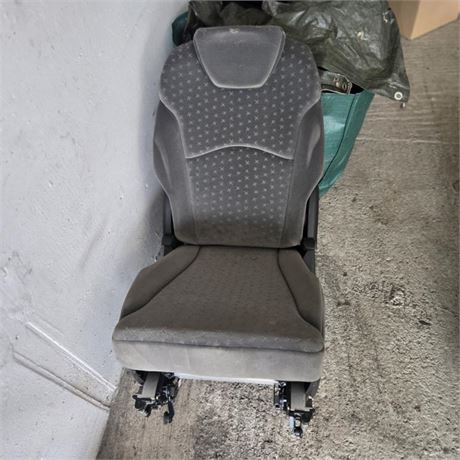 Peugeot 807 ST PR HDI 130 2 x Sitze - ID: 015-FVK