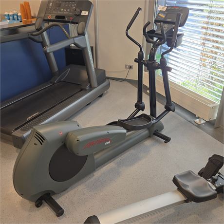 LifeFitness 9100 Crosstrainer - ID: 63-WF