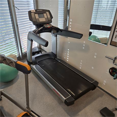 LifeFitness 95T Laufband - ID: 69-WF