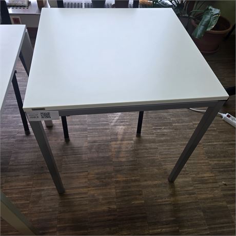 Schreibtisch 70x70 cm - ID: 186-VFT