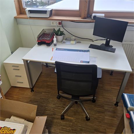 Schreibtisch inkl. Monitor, Bürostuhl & Rollcontainer - ID: 204-VFT