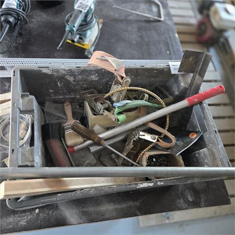 Kiste mit Werkzeug - ID: 60-STM