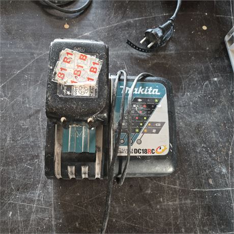 Makita DC18 Ladegerät mit Akku - ID: 257-STM