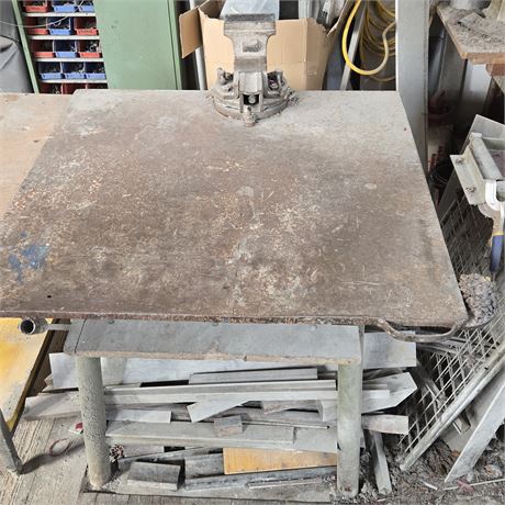 Schweißtisch mit Schraubstock - ID: 85-CGW