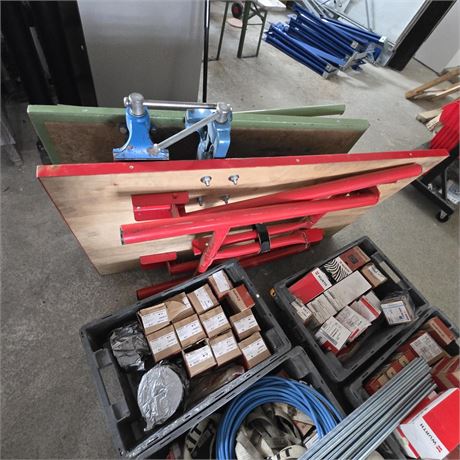 Montagetisch rot mit Schraubstock - ID: 229-RUR