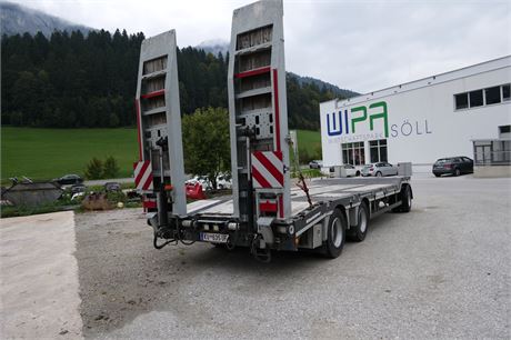 Tiefladeranhänger O4 Kässbohrer SM-5008, BJ 2022, hydraulische Auffahrtsrampen