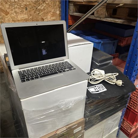 Apple MacBook Air A1466 Laptop - ID: 31-NVG