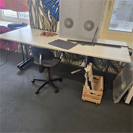 Rollbarer Arbeitstisch + Stuhl - ID: 156-FPC