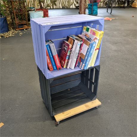 Holzkisten Bücherregal auf Rollen + Bücher - ID: 72-FPC