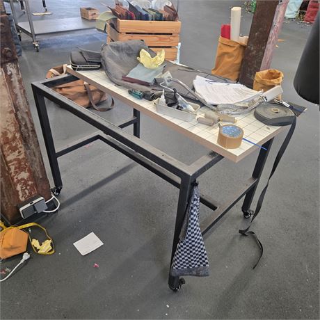 Mobiler Arbeitstisch / Rolltisch - ID: 159-FPC