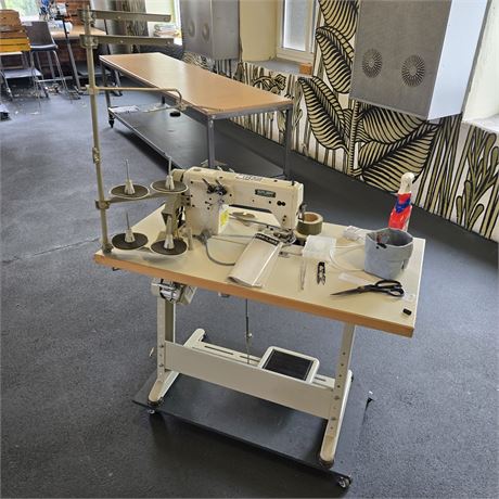 SiRUBA L382 Industrienähmaschine + Zubehör - ID: 128-FPC