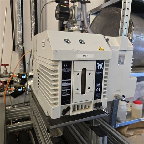 Leybold TRIVAC D40B zweistufige Vakuumpumpe inkl. Magnetventil