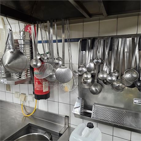 Posten Handkellen + Handsiebe + Schöpflöffel - ID: 54-GHT