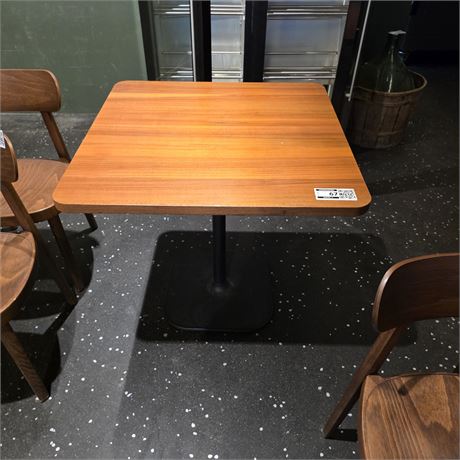 Tisch Nussbaumholz mit Stahlfuss - ID: 67-LLG
