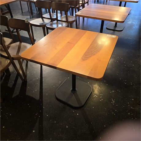 Tisch Nussbaumholz mit Stahlfuss - ID: 53-LLG