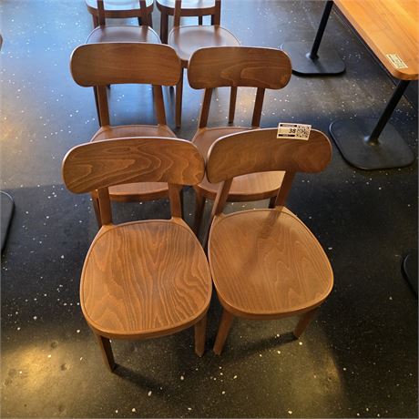 Thonet Modell 22 Nussbaumholzstühle - ID: 38-LLG
