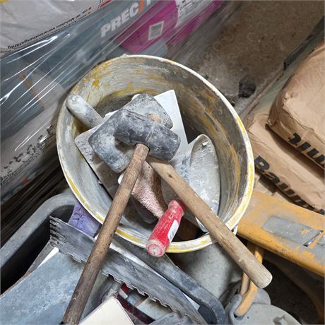 Eimer mit Reinigungswerkzeug - ID: 243-REB