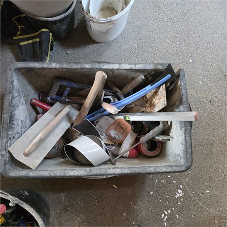 Kiste mit Werkzeug - ID: 213-REB