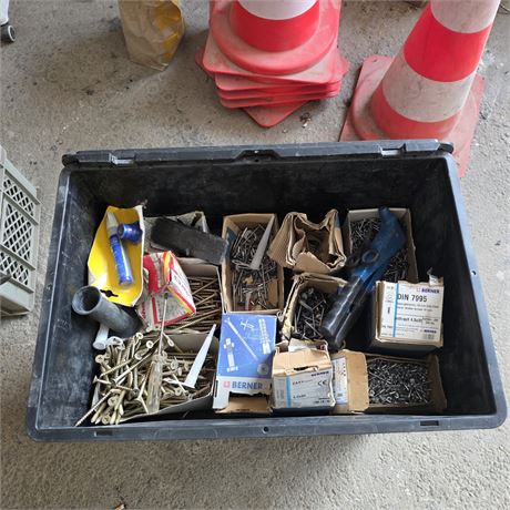 Werkzeugkiste mit Montagematerial - ID: 82-REB