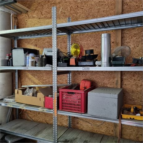 Posten Regalinhalt Campingzubehör + Gaskocher + Gaskartuschen - ID: 311-REB