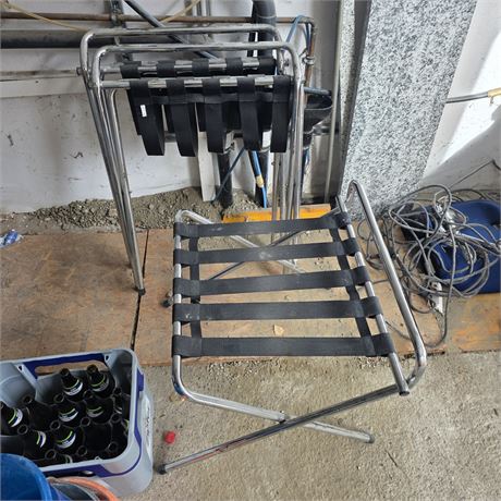 5 Designerstühle + runder Tisch - ID: 663-REB